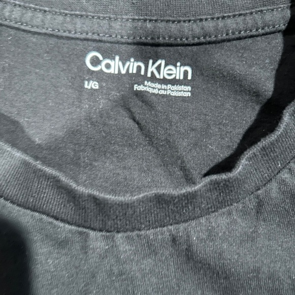 Calvin Klein Tee Shirts—Mens tee shirt Bundle - Picture 3 of 4